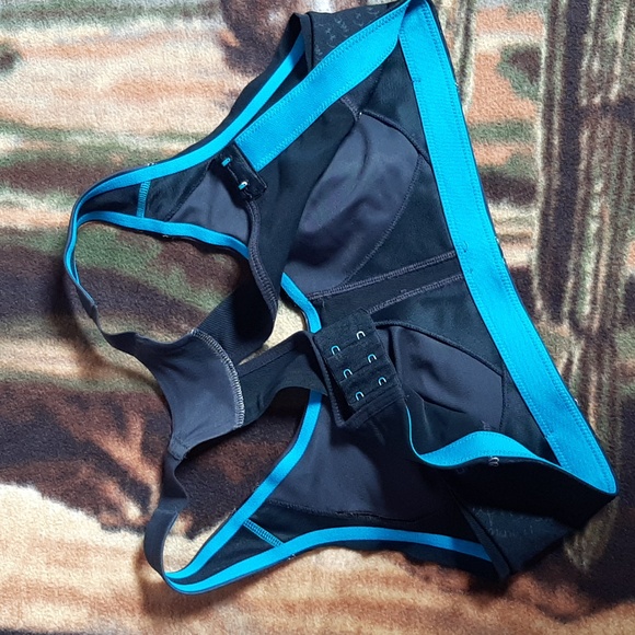 Under Armour Sports Bra - Picture 3 of 4